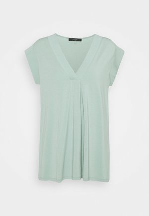 Lysegrøn T-shirt med V-hals og korte kappelærmer, plissédetalje foran, lavet af blødt stof med løs pasform.