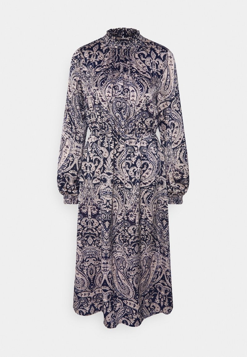 Abito a maniche lunghe a fantasia in navy e crema chiara, con colletto alto, vita arricciata e un design fluido caratterizzato da intricate motivi paisley.