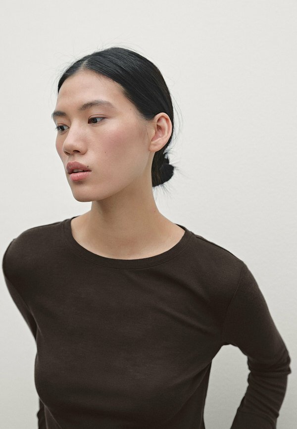 WITH DETAIL - Long sleeved top3