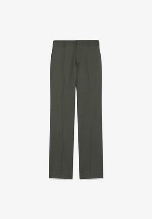 Tumed rohelised sirged püksid, mis on valmistatud tekstuurilisest kangast, beltloopide ja puhta disainiga, millel ei ole nähtavaid taskuid.