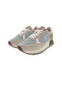 Vaaleansiniset ja beiget tennarit, joissa on verkko- ja nahkaverkko, pyöreä kärki, valkoiset nauhat, ruskeat yksityiskohdat ja teksturoitu kumipohja. Erottuva logo sivussa.