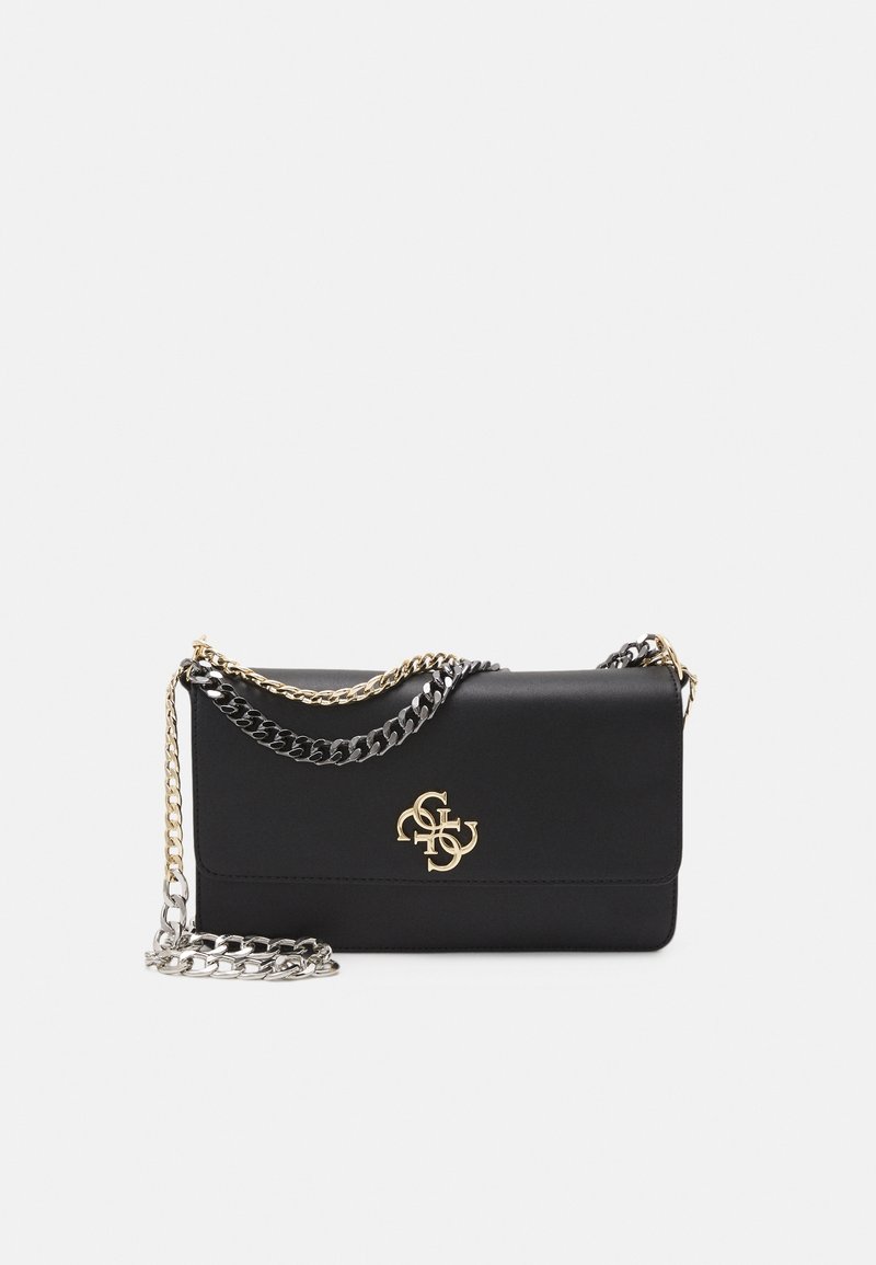 Czarna skórzana torba crossbody z złotymi i srebrnymi akcentami łańcucha, z logo i eleganckim prostokątnym kształtem.