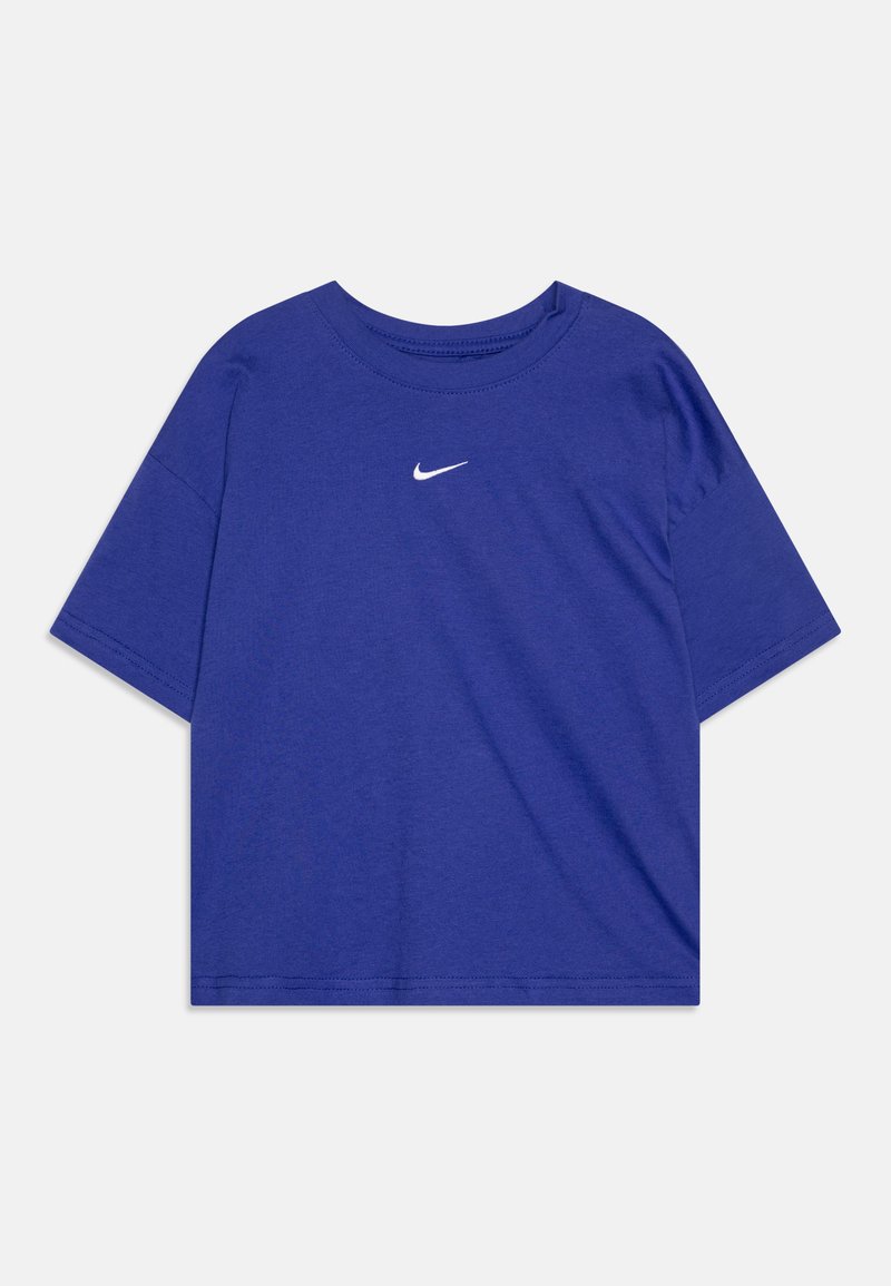 Kratak rukav, majica s okruglim izrezom od živopisnog plavog pamuka s malim bijelim Nike logotipom na prsima. Jednostavan, opušteni kroj.