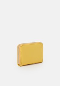 Seidenfelt Portemonnaie In Leder-Optik Modell 'YLVA' (hellgelb) Online