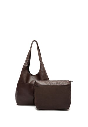 Borsa a tracolla in pelle marrone scuro con una pochette rettangolare staccabile abbinata, entrambe poste su uno sfondo bianco.