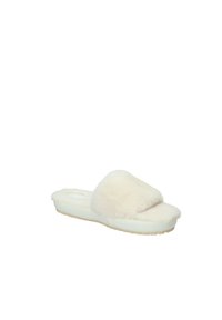 Pantofole scivolate in finta pelliccia color crema con suola imbottita, dotate di una larga fascia sulla parte superiore del piede e una superficie texturizzata. Design morbido e soffice.
