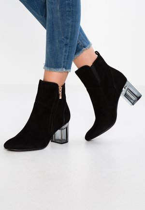 Marcel Ostertag x Tamaris Korte laarzen - black