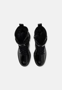 Paul Green Enkellaarsjes met plateauzool - black