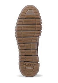 Hnědá gumová podrážka se strukturou pro lepší grip, s logem "Cole Haan Grand 360" poblíž paty. Pevný a flexibilní design.