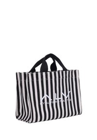 Borsa a spalla a righe bianche e nere di forma rettangolare, realizzata in tessuto, con due manici corti e un logo stampato sul davanti.