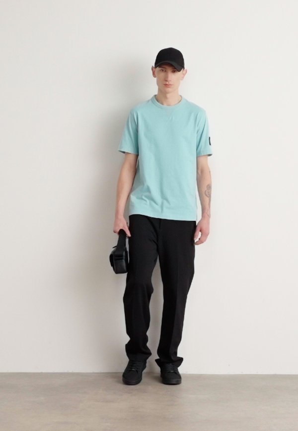 BADGE REGULAR TEE - Basic T-shirt - fresh mint3