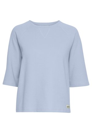 Hele sinine vabalt langev pullover, millel on ümmargune kaelus ja 3/4 raglanvarrukad, ribakujuline tekstuur ja väike logo hemil.