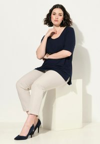 Ulla Popken PIPING DETAIL - Broek - putty