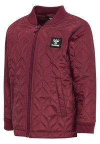 Burgundyröd vadderad jacka med dragkedja, ribbad krage och manschetter, sidofickor och en Hummel-logotyp på bröstet.