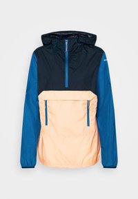 Anorak color block avec un dessus bleu marine, un panneau avant pêche clair, deux poches zippées, une capuche et des poignets élastiques.