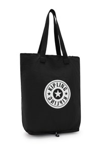 Borsa tote nera Kipling con manici lunghi e logo circolare bianco con una stella al centro e il nome del marchio attorno ad esso.