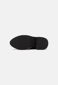 Buffalo BULL HI - Čižmy na platforme - black