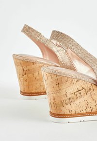 Next FOREVER COMFORT BOW REGULAR WIDE FIT - Sandály na platformě - shimmer