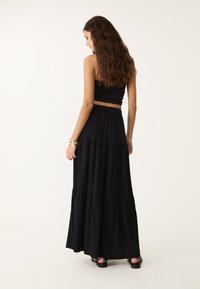 Stradivarius PEASANT - Maxisukňa - black
