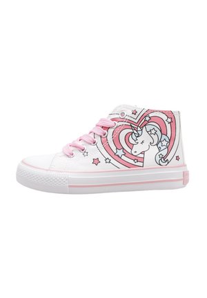 Zapatillas altas blancas con un diseño de unicornio dentro de un corazón rosa, adornadas con estrellas, cordones rosas y suelas de goma.