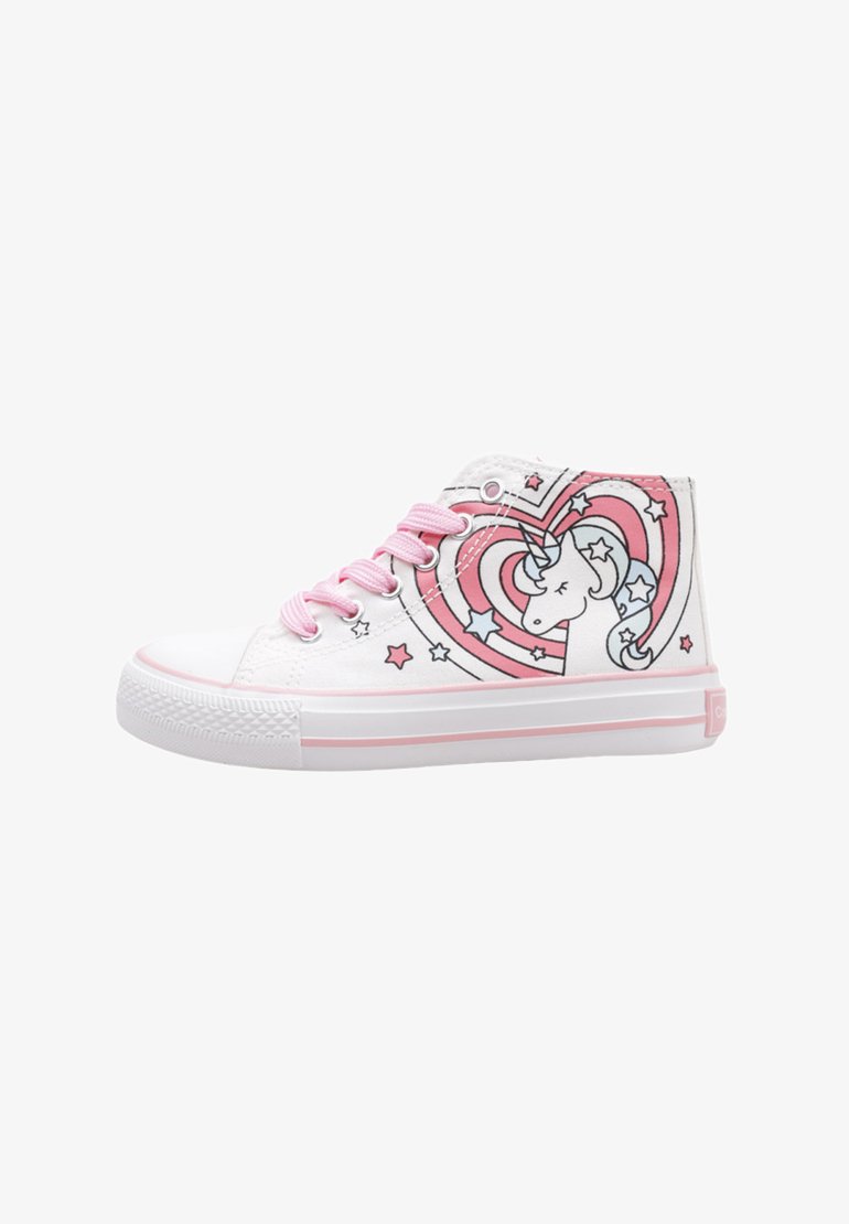 Zapatillas altas blancas con un diseño de unicornio dentro de un corazón rosa, adornadas con estrellas, cordones rosas y suelas de goma.