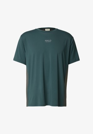 Turquoise atletisch shirt met korte mouwen, grijze zijpanelen, gladde textuur, ronde halslijn en het "HALO"-logo gedrukt op de voorkant.