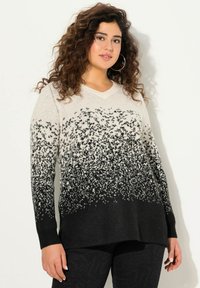 Ulla Popken GRADIENT LONG SLEEVE V-NECK - Strickpullover - light champagne