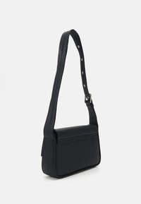 Calvin Klein Jeans BLOCK FLAP SHOULDERBAG - Torba preko tijela - black