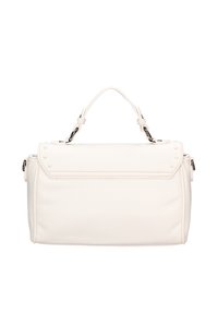 Borsa a mano in finta pelle bianca strutturata, con manico superiore, patta frontale e dettagli in metallo argentato, caratterizzata da borchie sui bordi.
