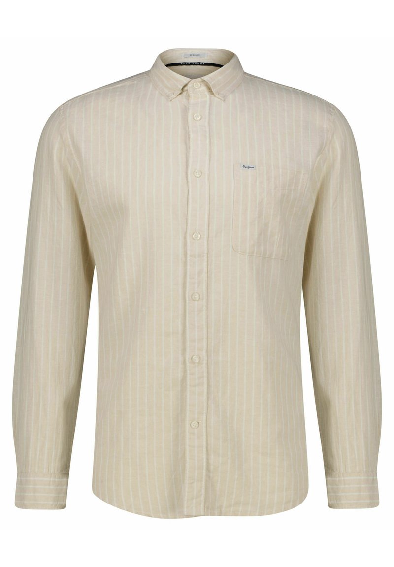 Camisa de manga larga, abotonada, en color beige claro con rayas verticales blancas. Cuenta con un bolsillo en el pecho y un cuello clásico. Textura de tela suave.