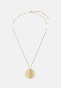 Collana d'oro con una catena fine e un pendente circolare caratterizzato da un design diviso, con una metà liscia e l'altra metà strutturata.