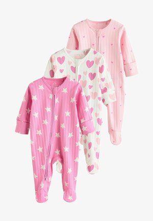 Drei Babyschlafanzüge: einer in Rosa mit weißen Sternen, einer in Weiß mit pinken Herzen und einer einfarbig in Rosa. Alle verfügen über eine ribbelige Textur und Reißverschlussverschlüsse.