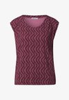 DROPPED-SHOULDER SHIRT WITH ELASTIC HEM - Print T-shirt - blush berry
