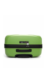 Jasně zelený pevný kufr s texturovaným povrchem, černým zipem, kombinovaným zámkem a integrovanou rukojetí na boku.