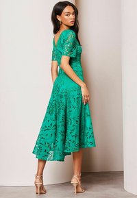 Lipsy BRODERIE SHORTS SLEEVE V NECK MIDI - Dnevna haljina - green