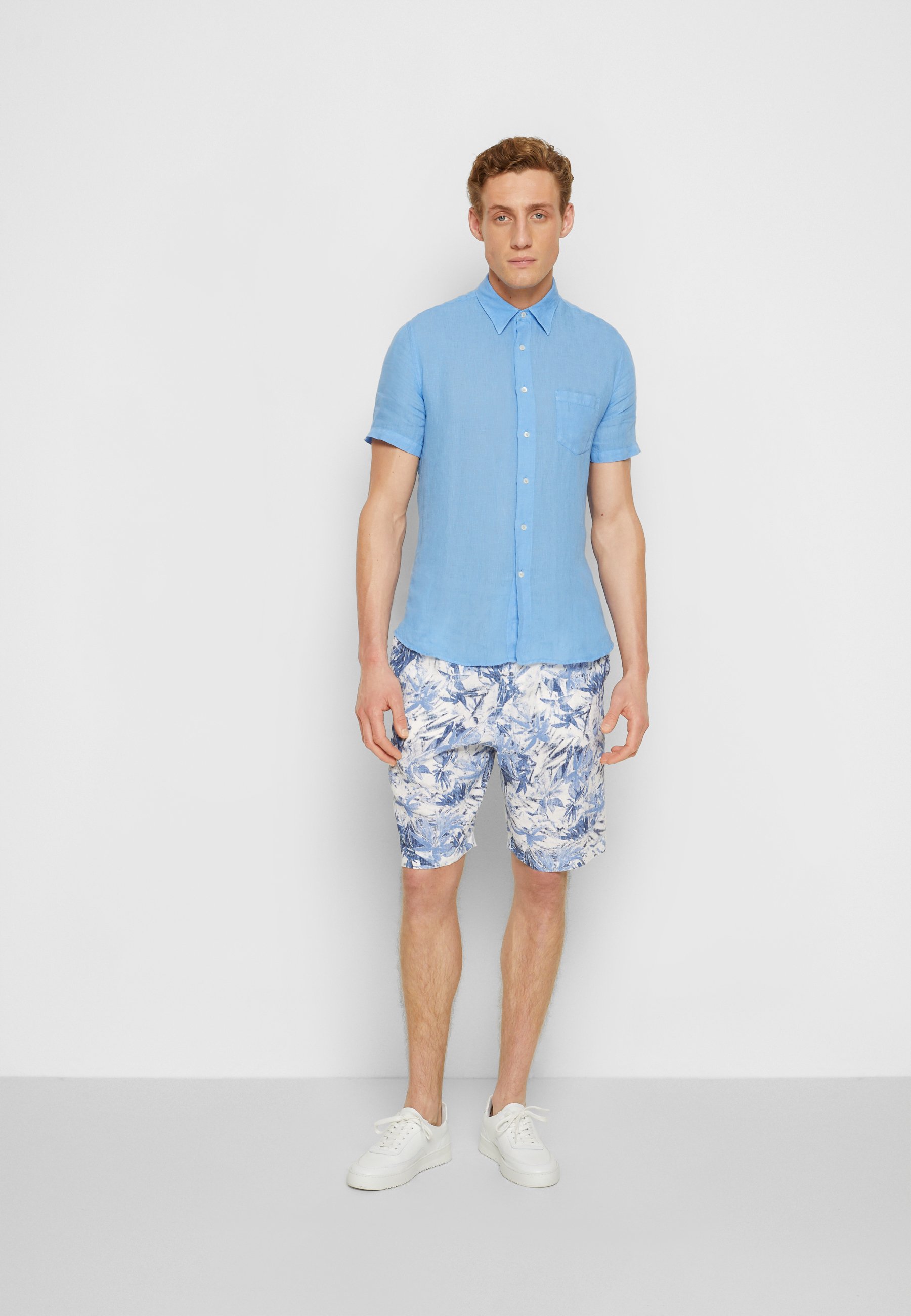 camiseta estampa terno