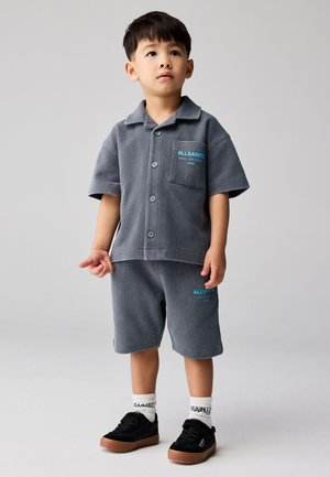 smALLSAINTS, REGULAR FIT - UNDERGROUND SET - Shorts - washed black