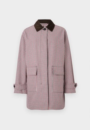 Manteau à carreaux rouge, blanc et bleu marine. Doté d'un col en daim marron, de deux poches avant et de poignets de manche à boutons.