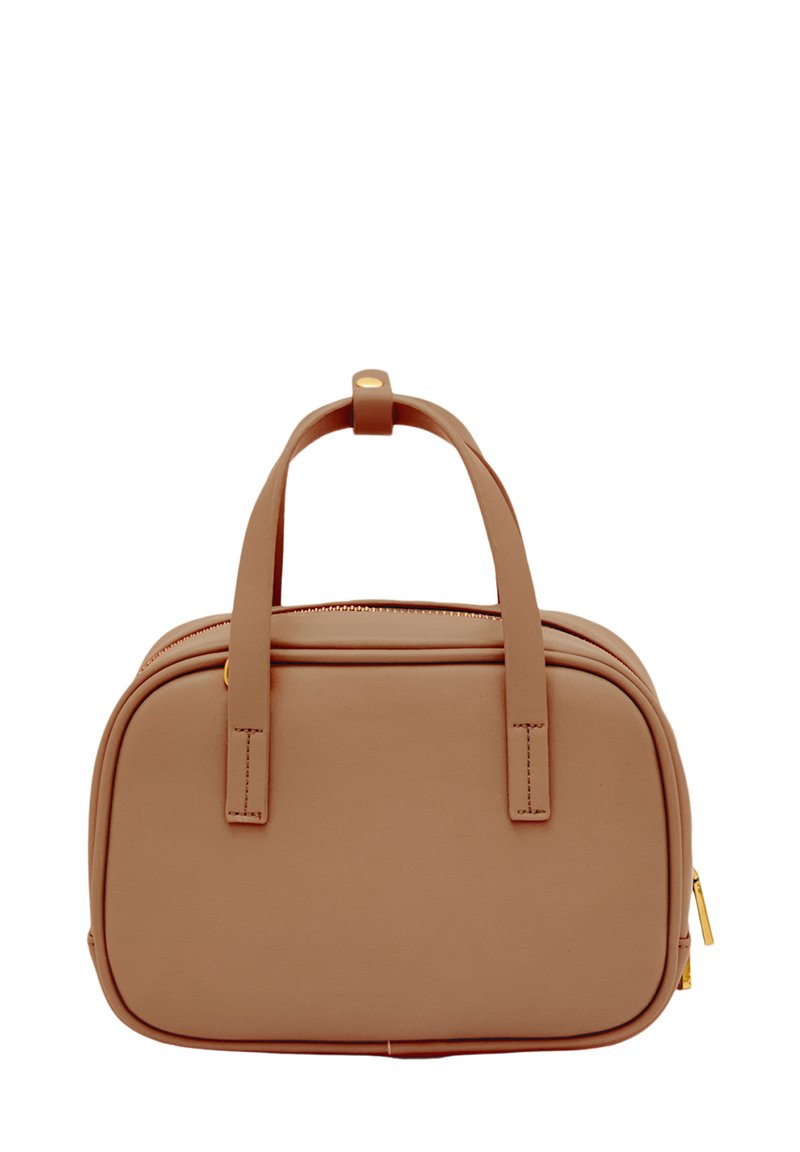Borsa in pelle sintetica beige con doppie maniglie, chiusura a zip, forma rettangolare, design minimalista e dettagli in metallo dorato.