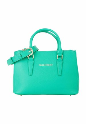 Sac à main turquoise en cuir lisse, avec deux poignées courtes, une bandoulière amovible et un logo doré. Dispose d'un fond plat et d'une forme structurée.