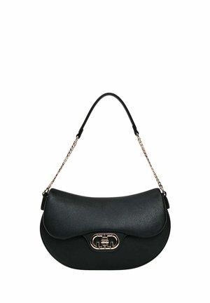 Borsa a mano in pelle nera con forma curva, dotata di chiusura in metallo color oro e tracolla a catena. Superficie texture e finitura liscia.