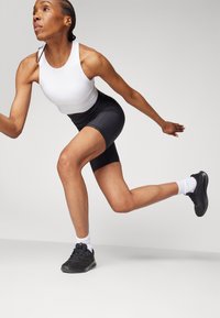 Athleta INTERVAL STASH SHORT - Leggingek - black