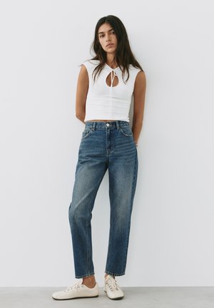 PULL&BEAR, HIGH-WAIST - MOM JEANS < - Jean Mom - blue