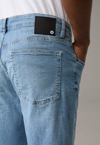 Strellson ROBY - Shorts di jeans - hellbau