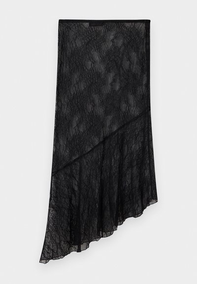 Jupe asymétrique en dentelle noire transparente avec motif floral et ourlet diagonal superposé, présentée sur un fond clair uni.