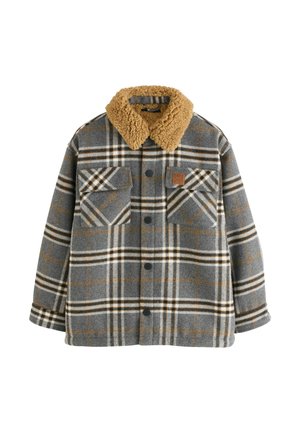 Veste à carreaux gris avec un col en fausse fourrure beige, deux poches poitrine et fermeture à boutons ; présente des motifs à carreaux blancs et orange.