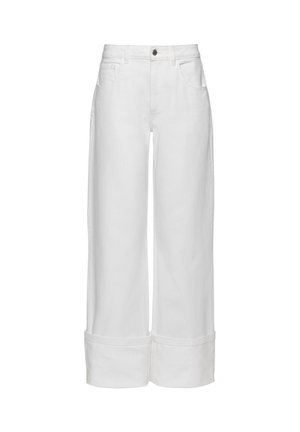 Białe szerokie spodnie z wysokim stanem, zapinane na guziki i suwak, z szlufkami na pasek, przednimi kieszeniami oraz szerokimi mankietami u dołu nogawek.