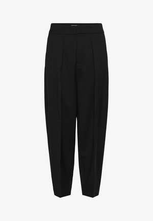 Mustad kõrge vöökohaga kohandatud püksid esiveskriipsudega ja veidi kitsenevate säärtega, valgel taustal.