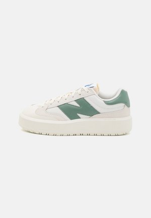New Balance, Baskets basses - green