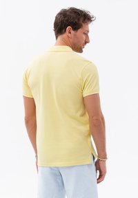 Ombre Pikeepaita - pale yellow